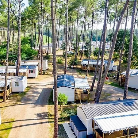 La De Leon Et Emilio Camping *